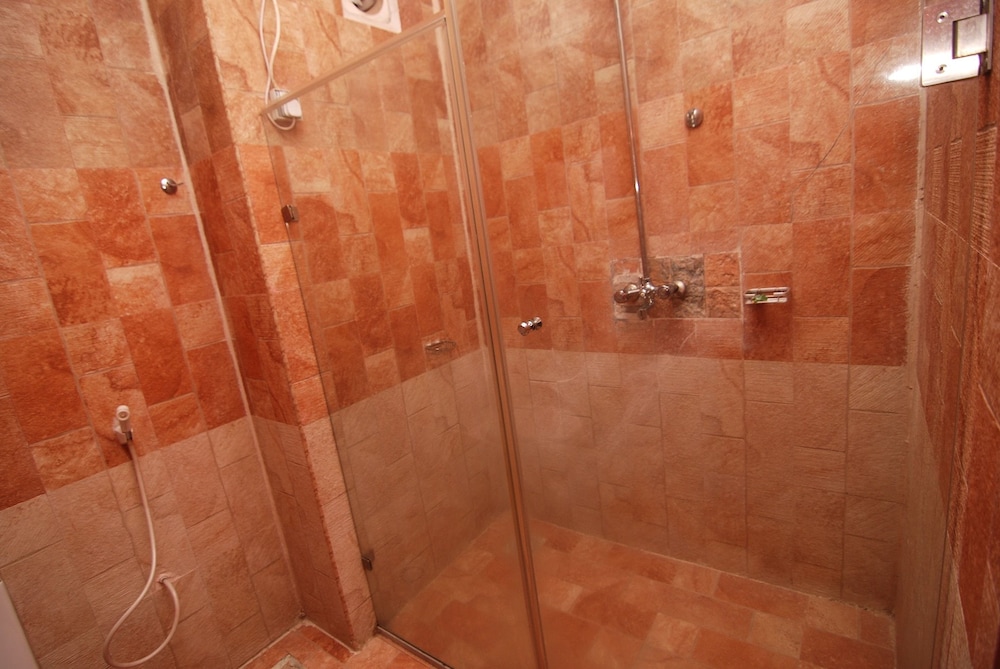 The Grosvenor Suite 20/47