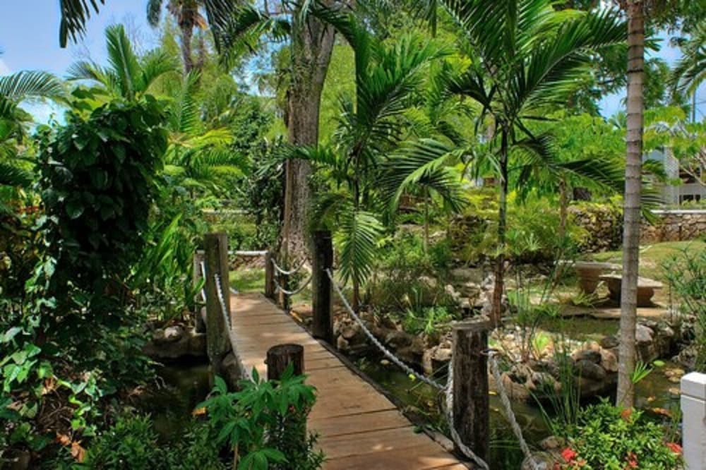Hibiscus Lodge 52/58
