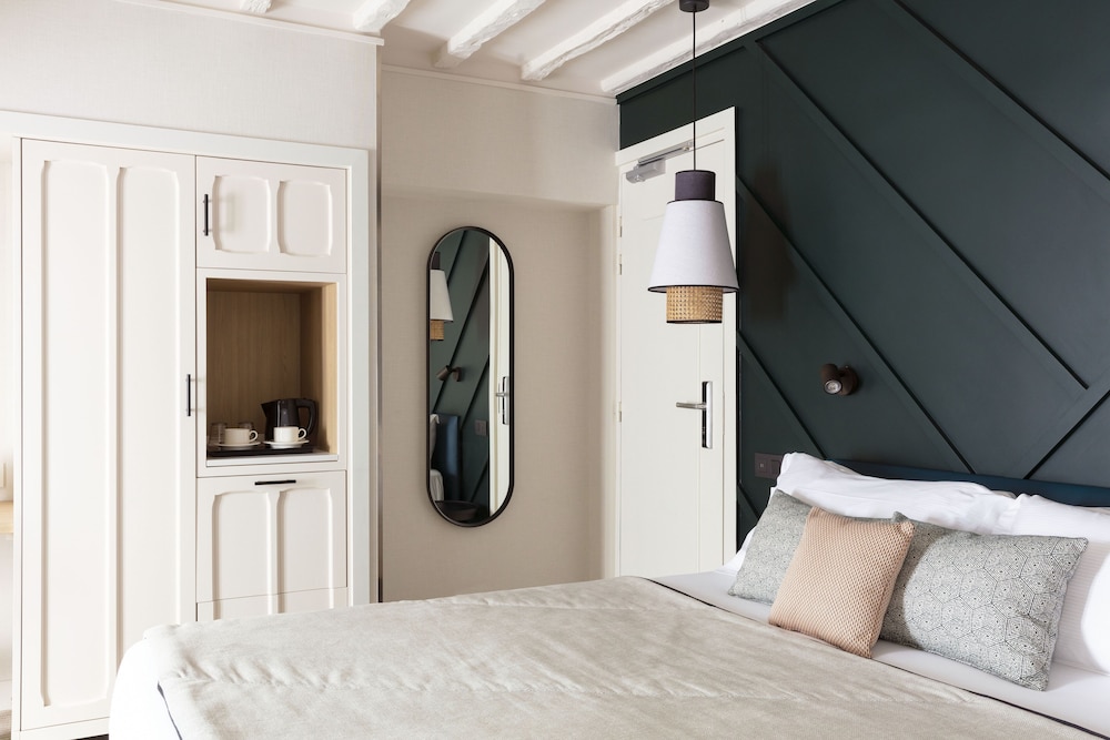 Deluxe, Queen Bed, City or Courtyard View، Hotel Bastille Speria 5/9