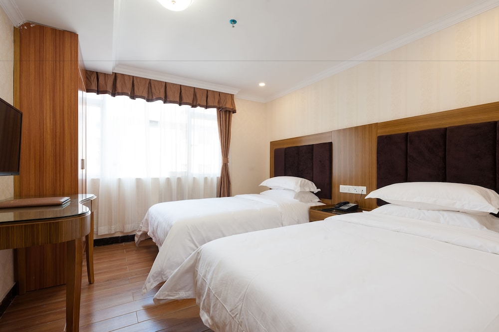 DELUXE, SUITE