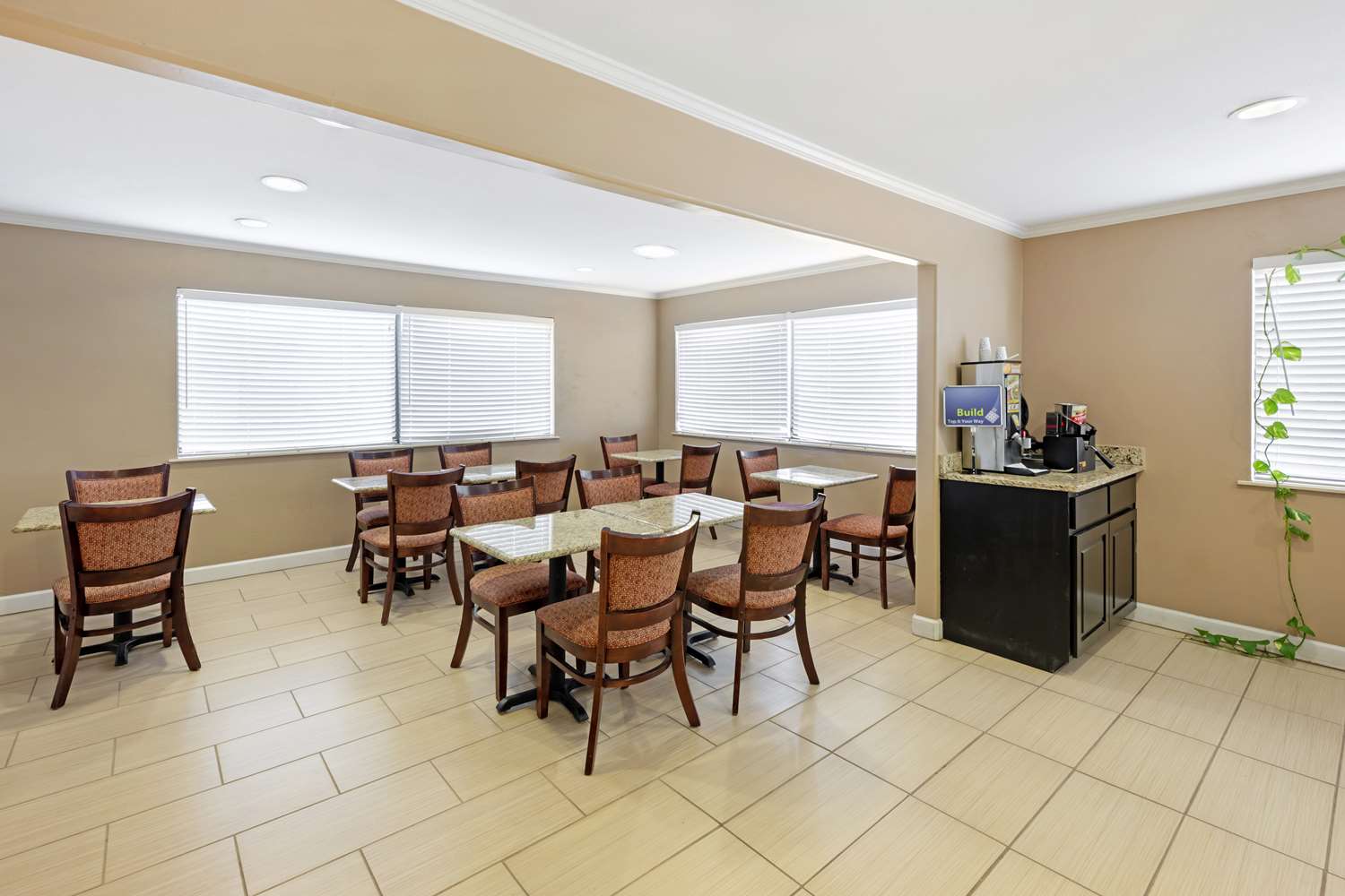 Best Western Snyder Inn 22/26