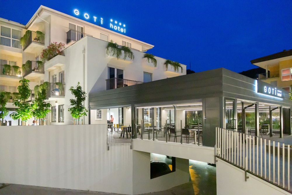 Goti Hotel 7/76