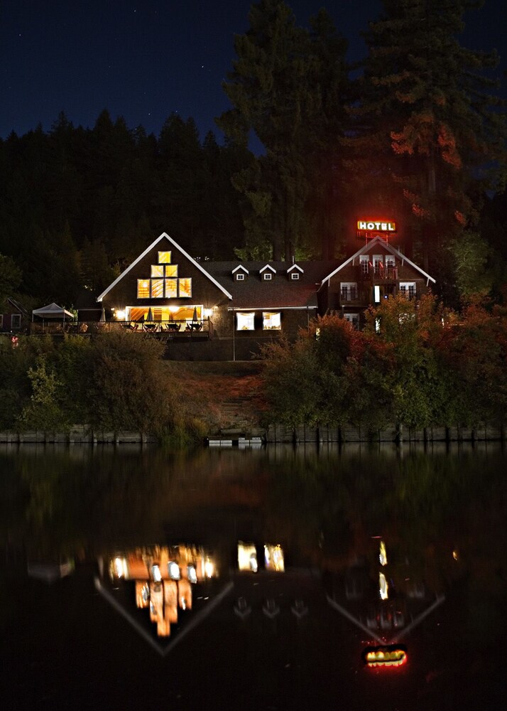 Highland Dell Lodge 2/36