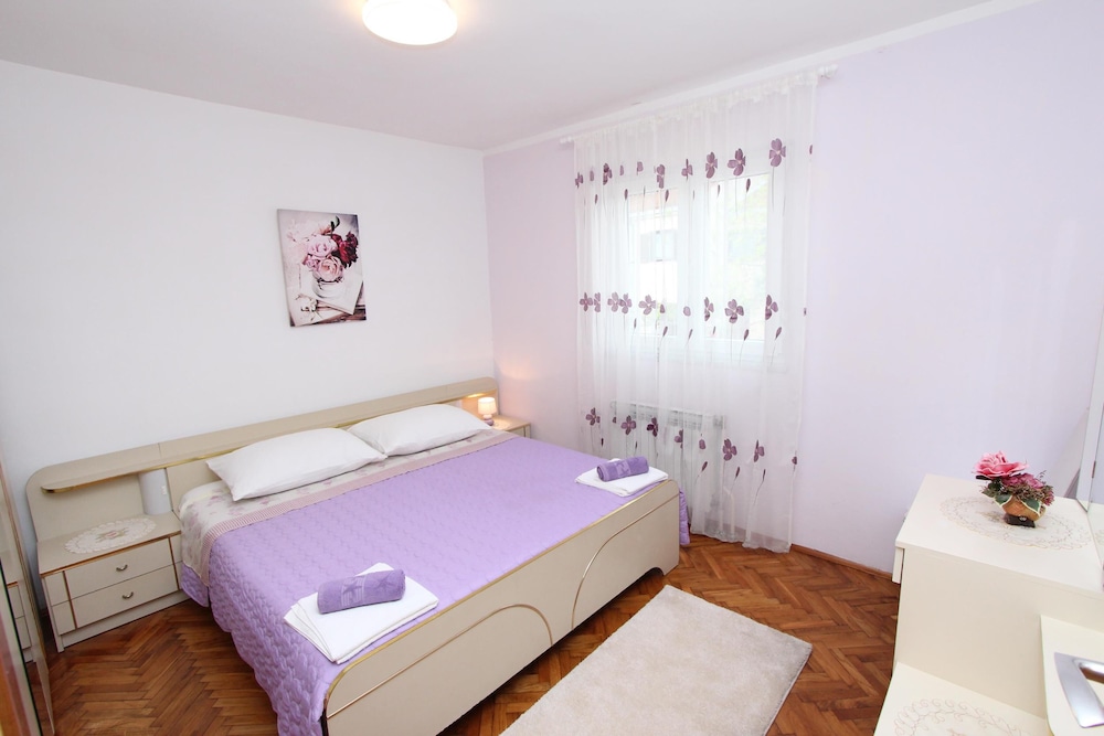 APARTMENT DIVNA 32/66