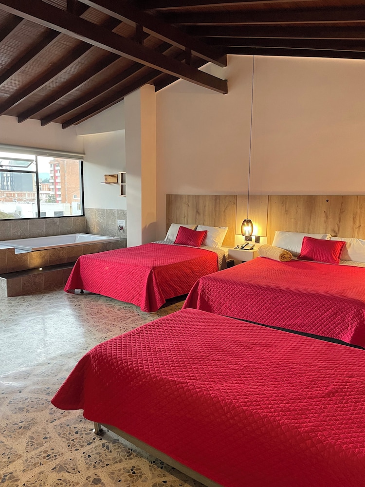 شقة سوبيريور بسرير مزدوج وسريرين منفصلين بإطلالة على المدينة بجاكوزي، Ofix Hotel 4/10