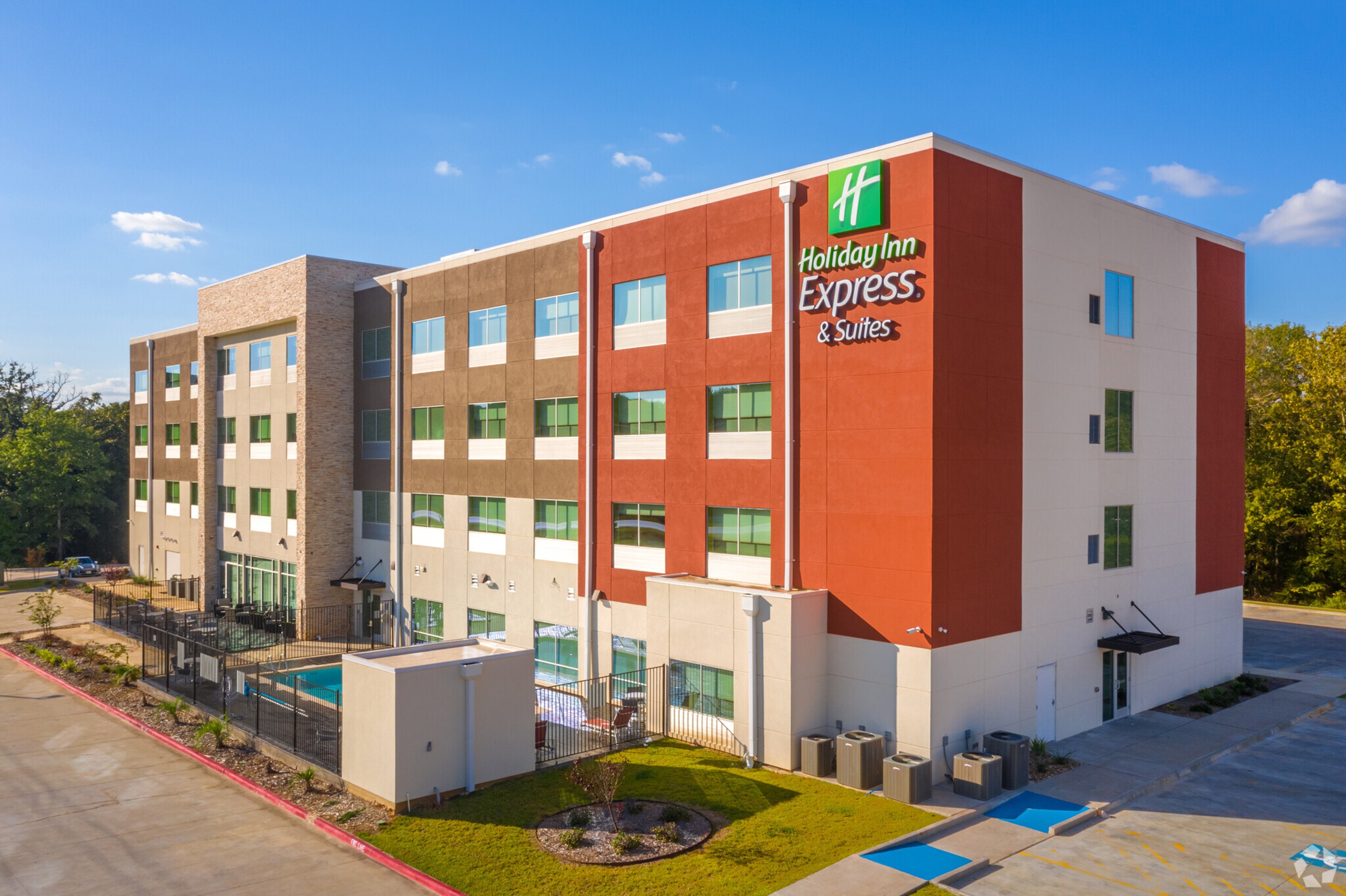 Holiday Inn Express Suites Lindale 4/68