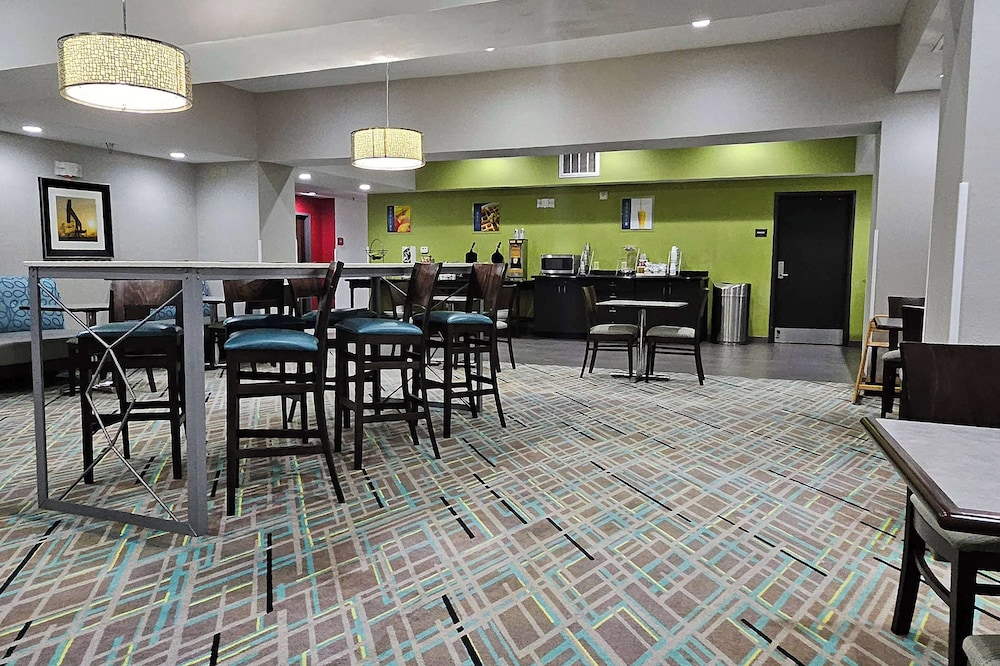 Ramada by Wyndham Burkburnett / Wichita Falls 53/65