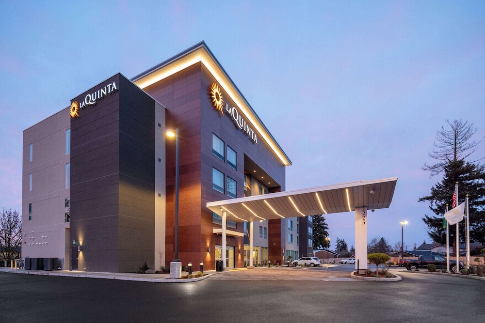 La Quinta Inn and Suites by Wyndham Centralia 1/50