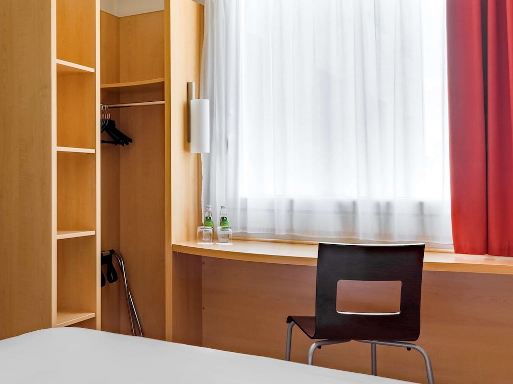 Ibis Warszawa Reduta 55/55