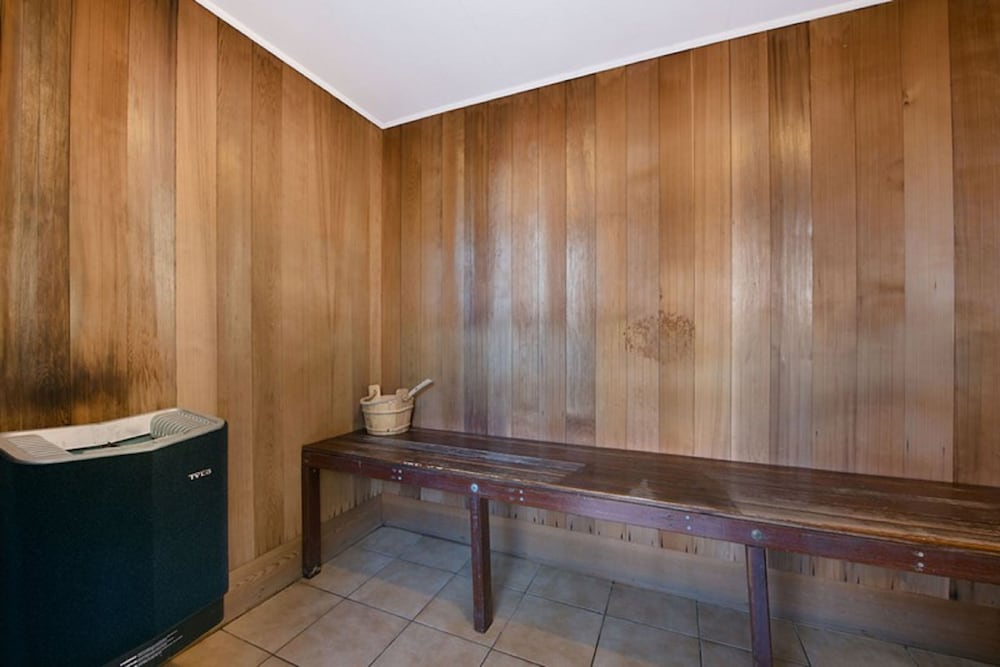 Newport Mooloolaba 24/76