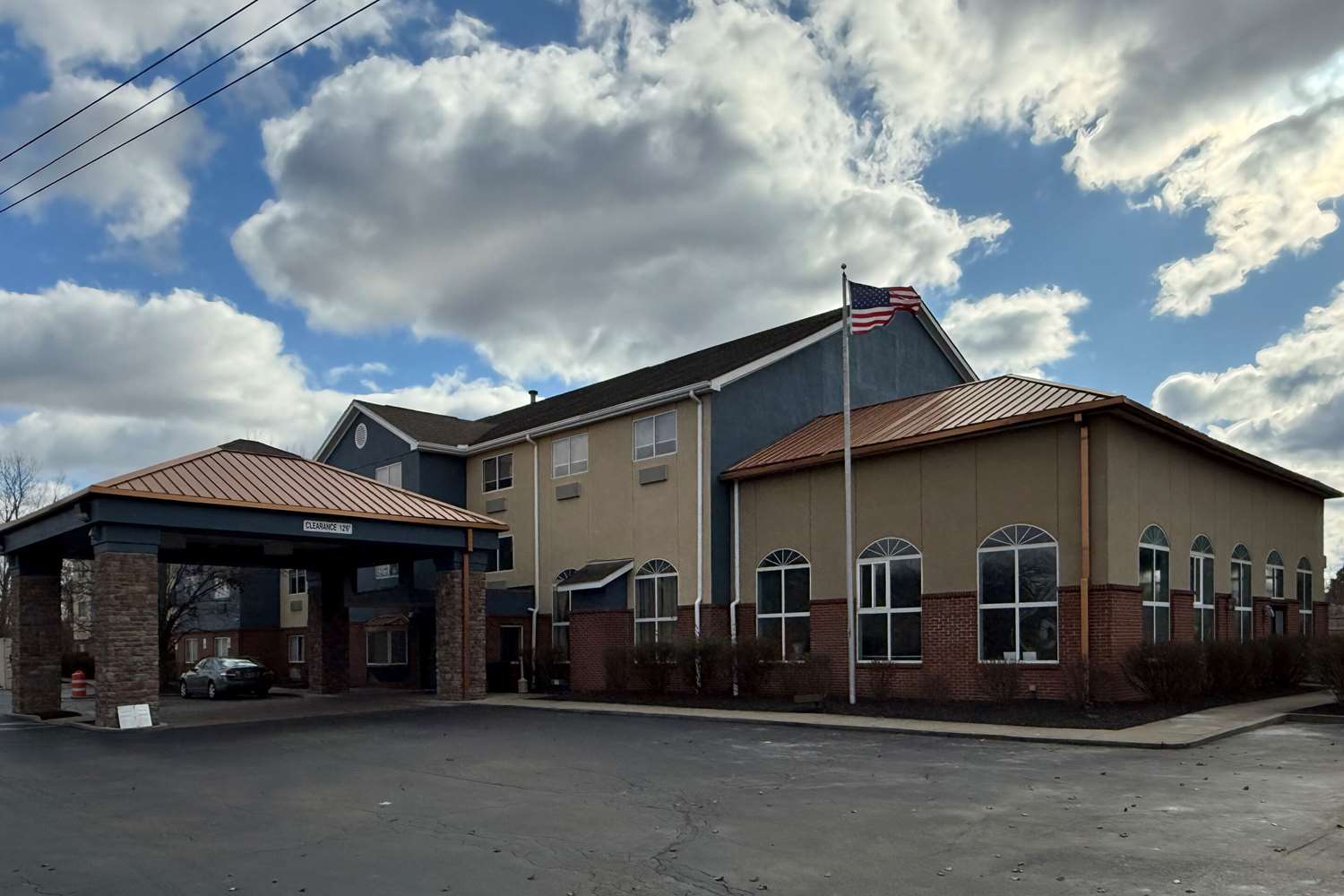 Comfort Inn & Suites Sharonville - Cincinnati North 2/6