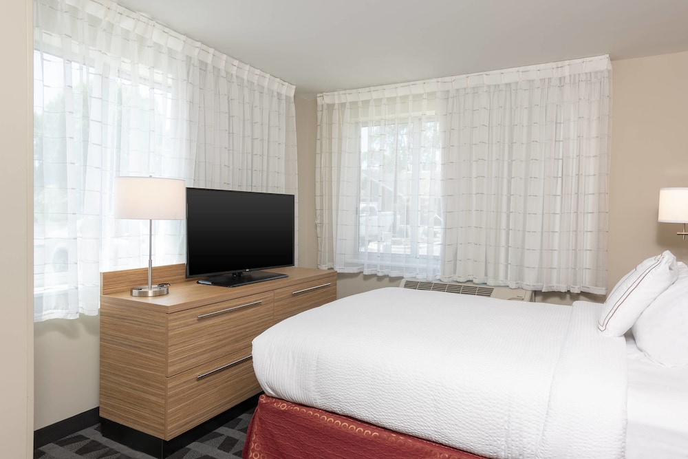 TownePlace Suites by Marriott Louisville North 12/40