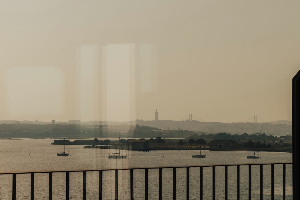Upon Harbor - Seixal Bay Hotel 43/50