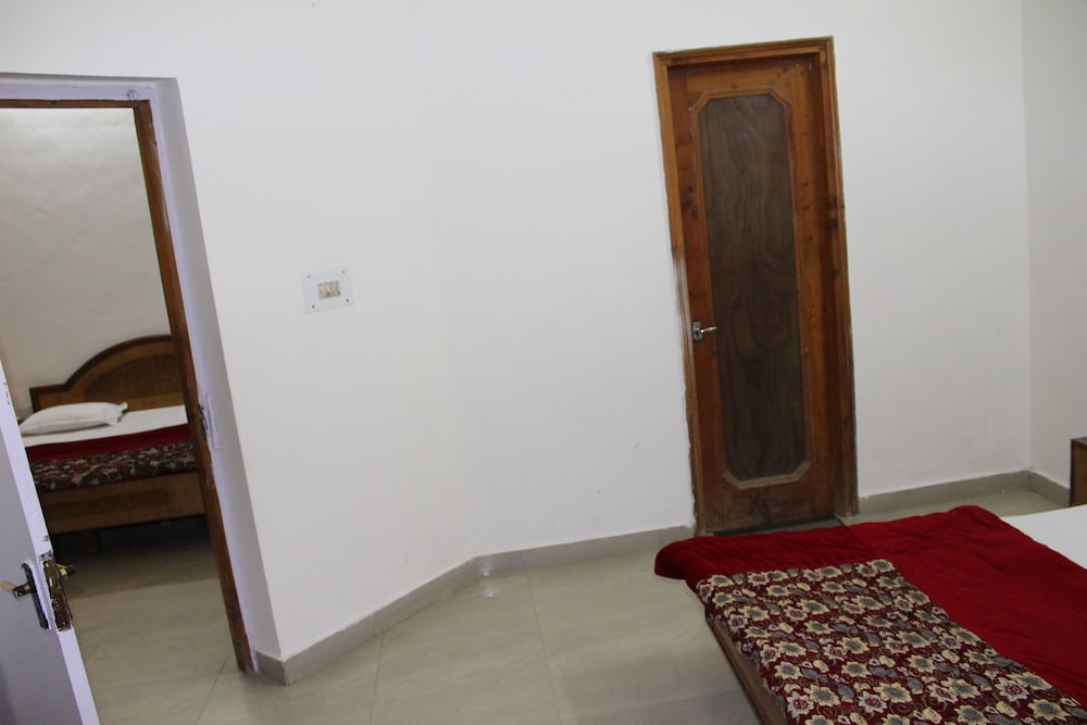 HOTEL BHAWANI INTERNATIONAL 43/45