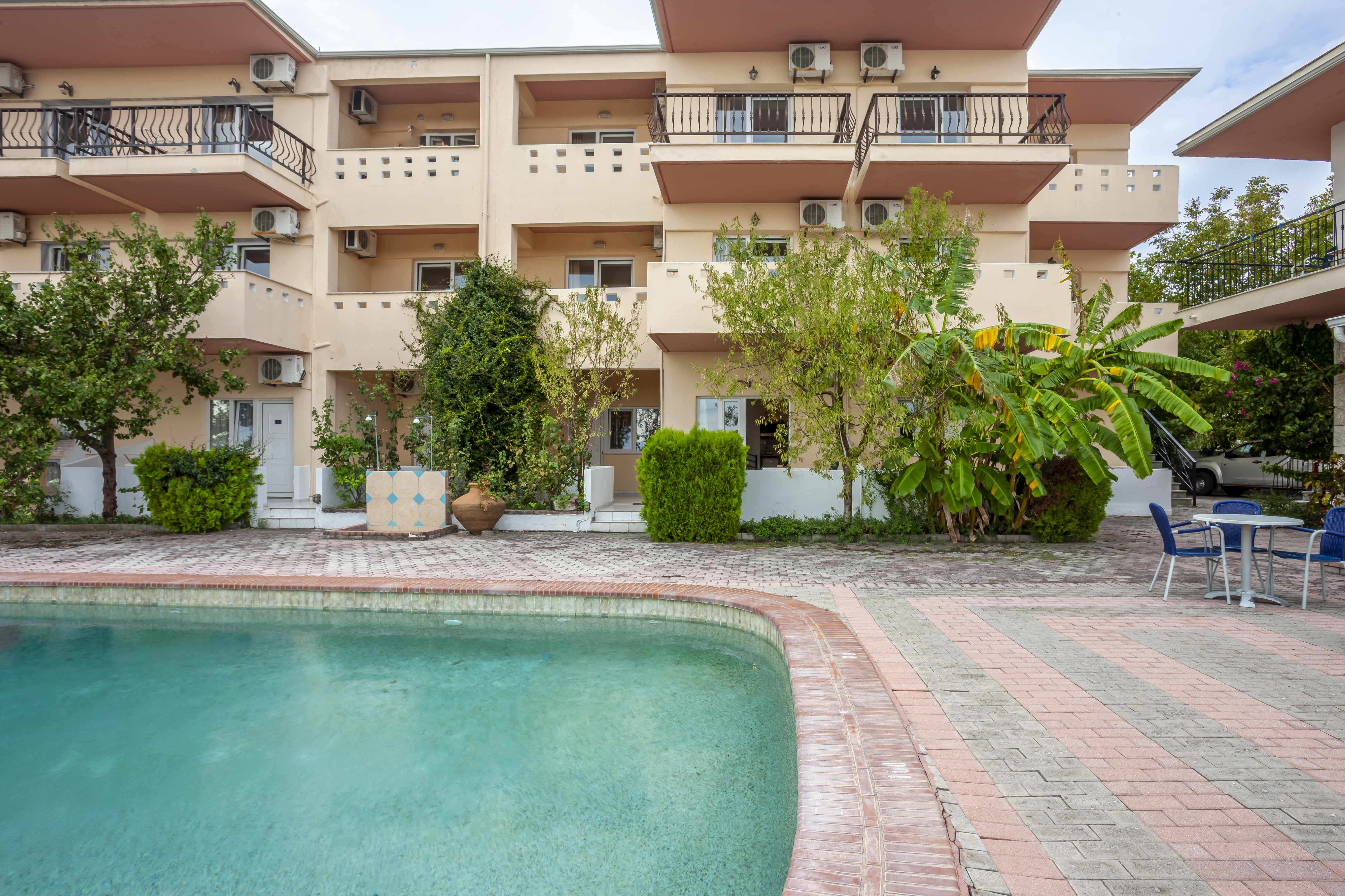 Skentos Hotel 28/29