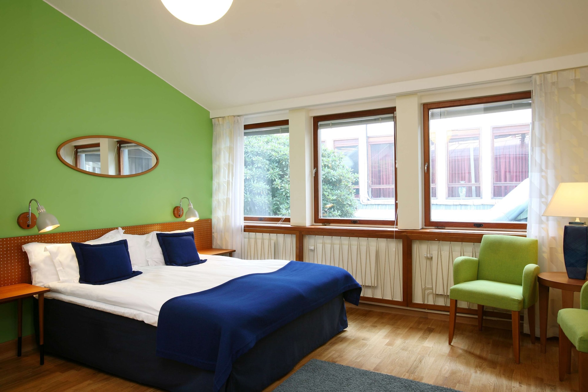 ROOM, TWIN BEDS