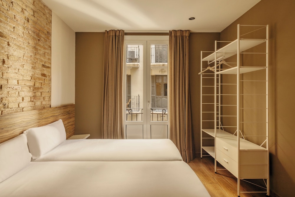 2 BEDROOMS, EXECUTIVE, APARTMENT