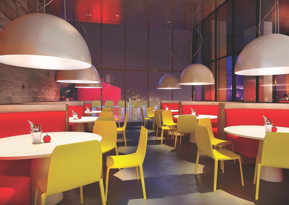 Radisson Red Dubai Silicon Oasis 36/50