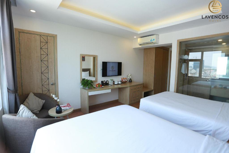 غرفة ديلوكس بسريرين منفصلين بإطلالة على المدينة، Lavencos Hotel Da Nang 2/3