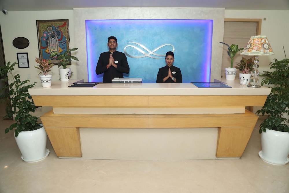 Sarovar Portico Naraina 9/54