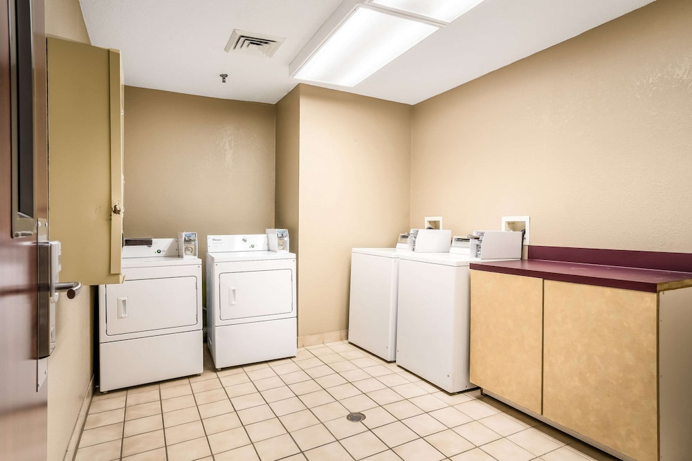 Sleep Inn & Suites Jacksonville Near Camp Lejeune 11/33