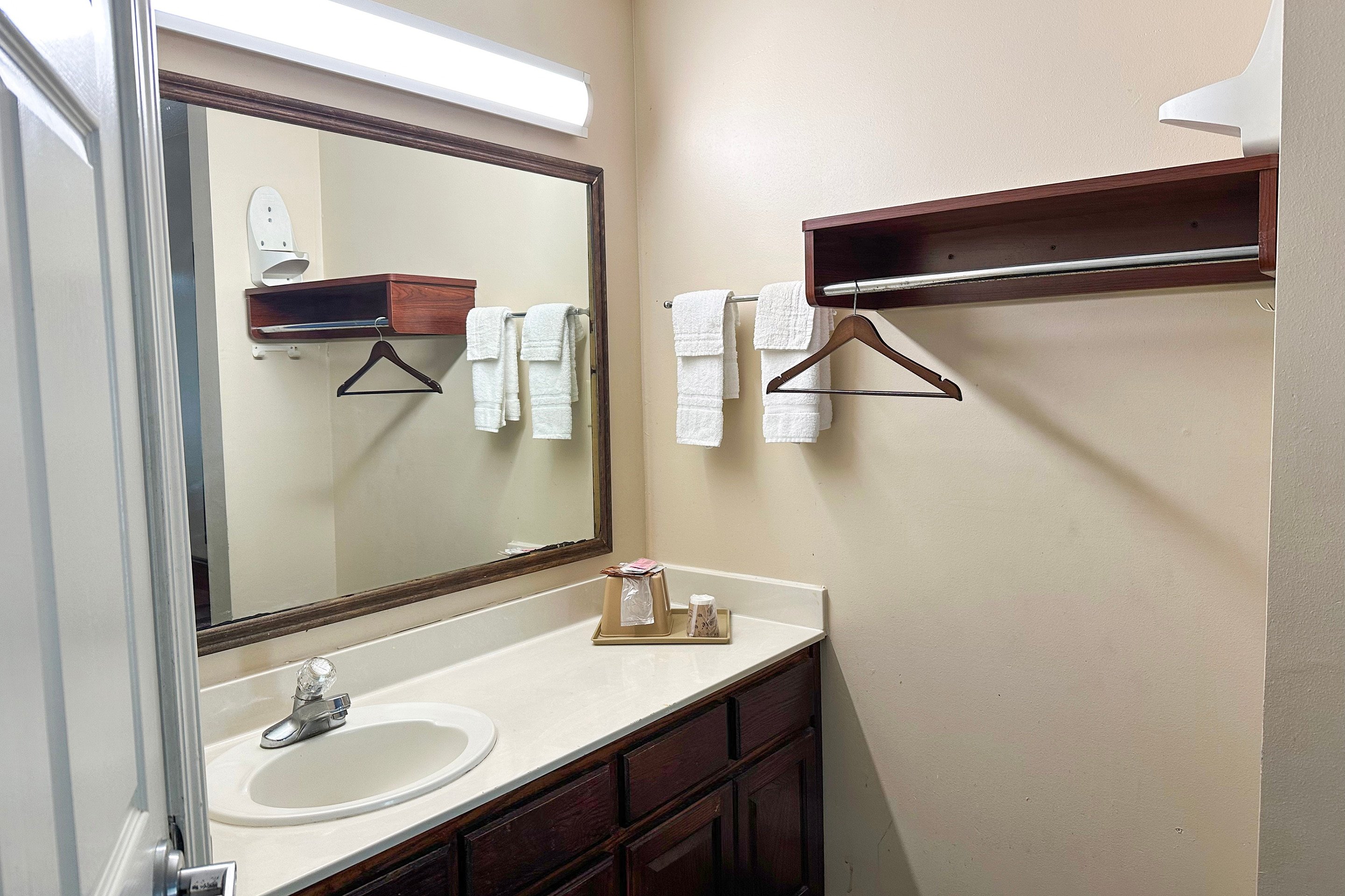 Bonita Lakes Inn by Capital O Meridian I20 66/68