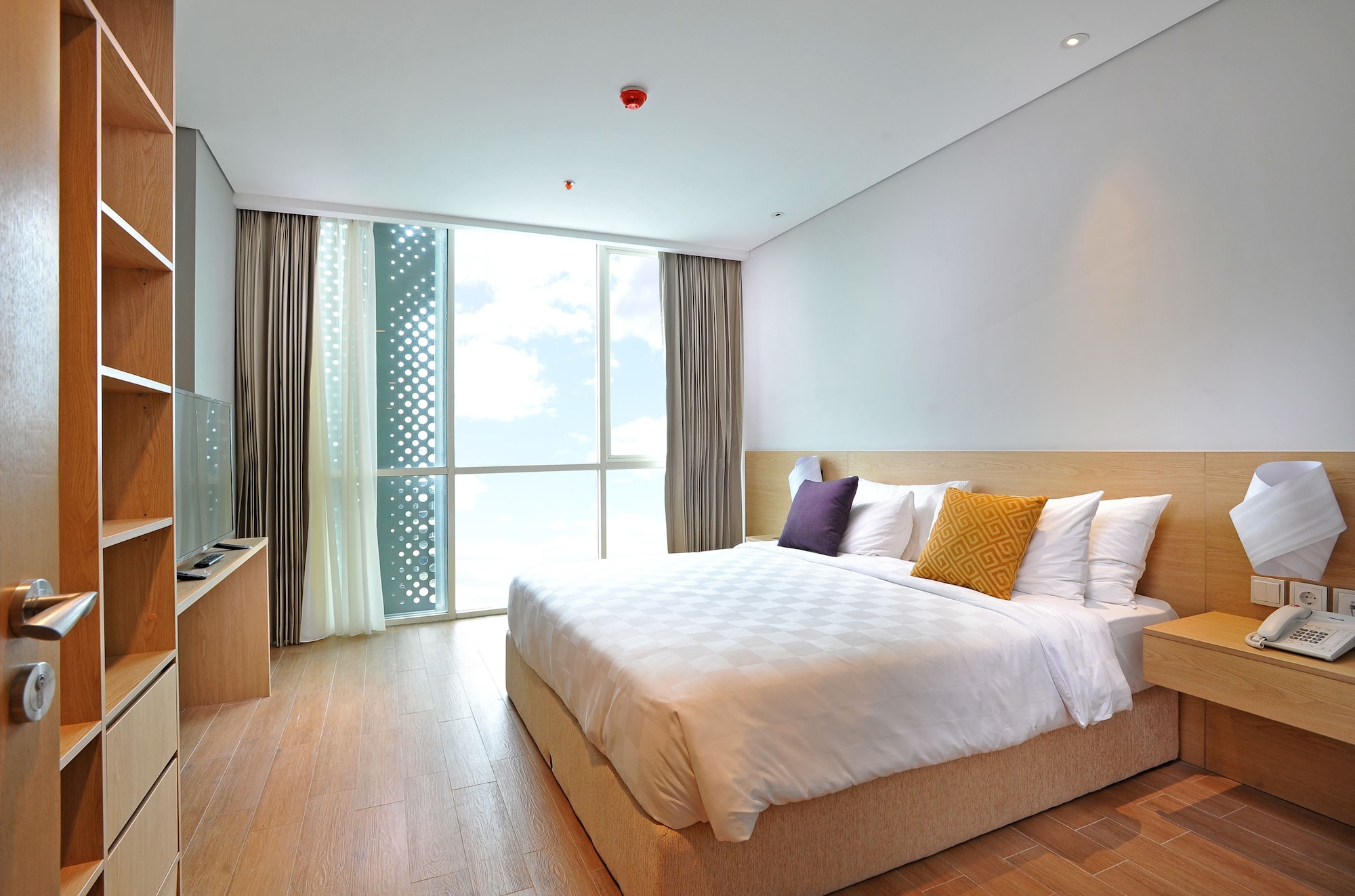 FABULOUS, STYLE, KING BED