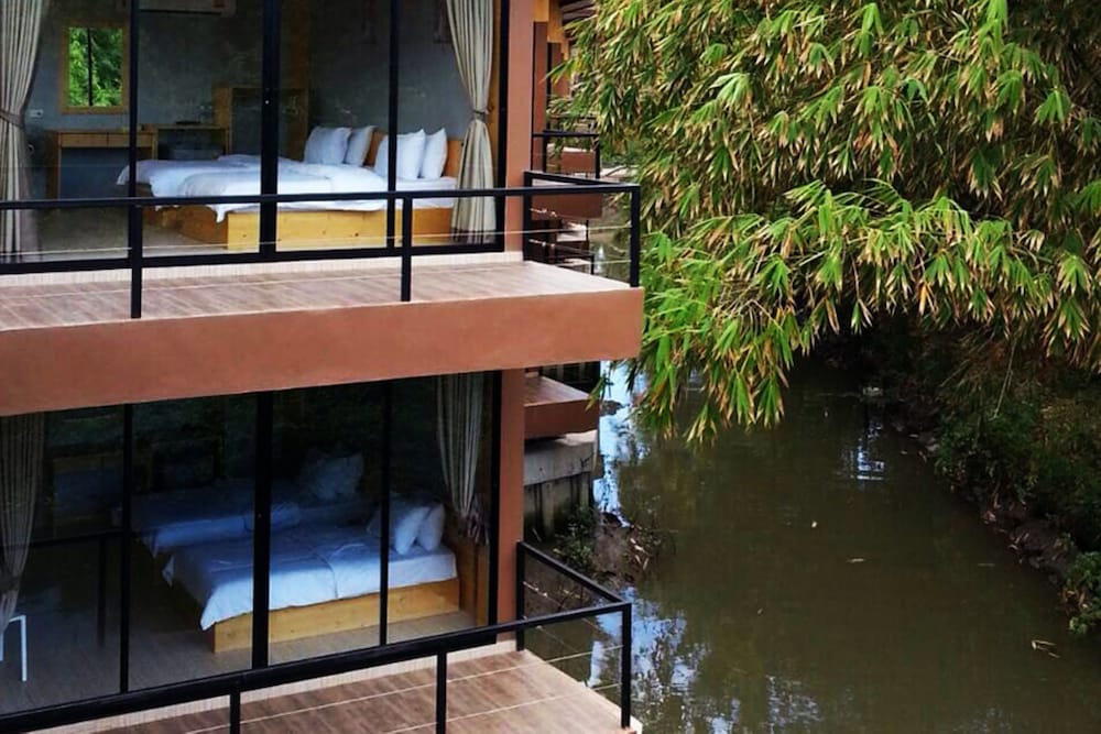 The Grace Amphawa 35/50