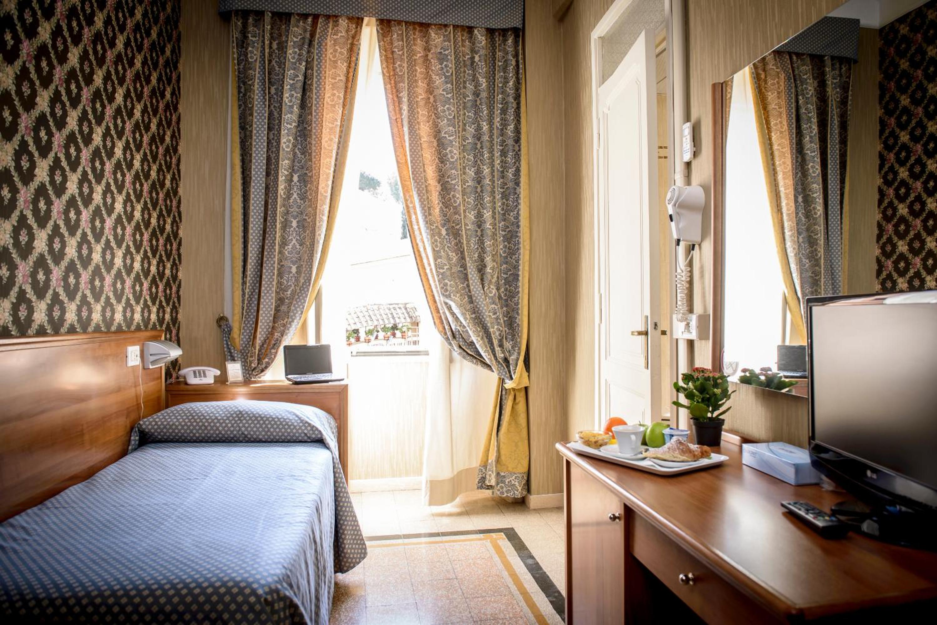 غرفة مفردة، Hotel Emmaus 3/13