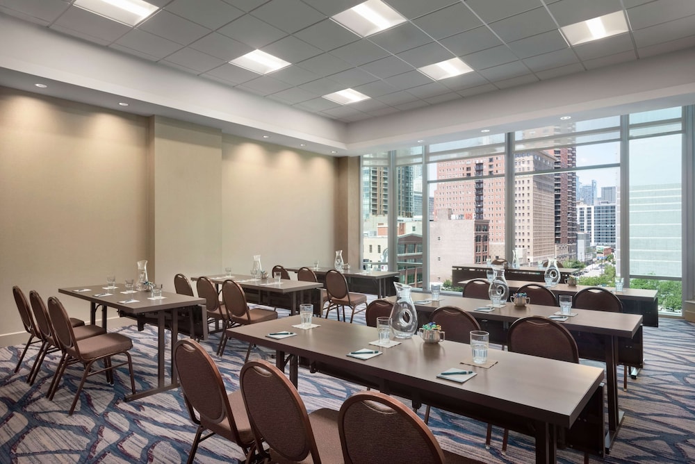 Hilton Garden Inn Chicago Downtown South Loop 35/37