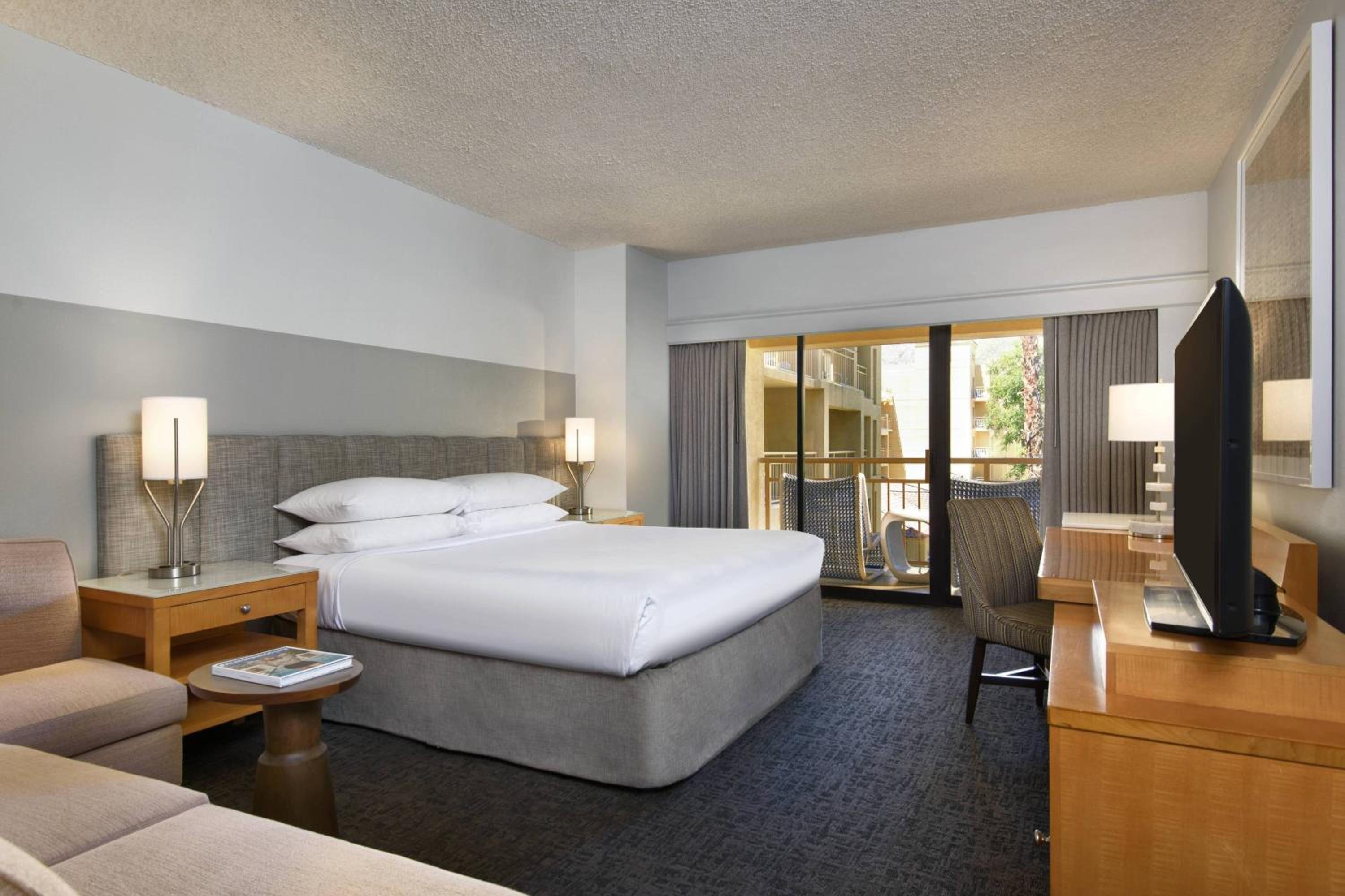 Guest Room, King Bed, Side Pool View