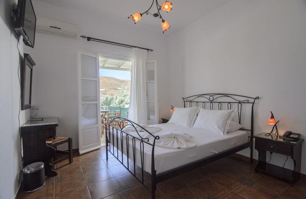 Yperia Hotel 13/59