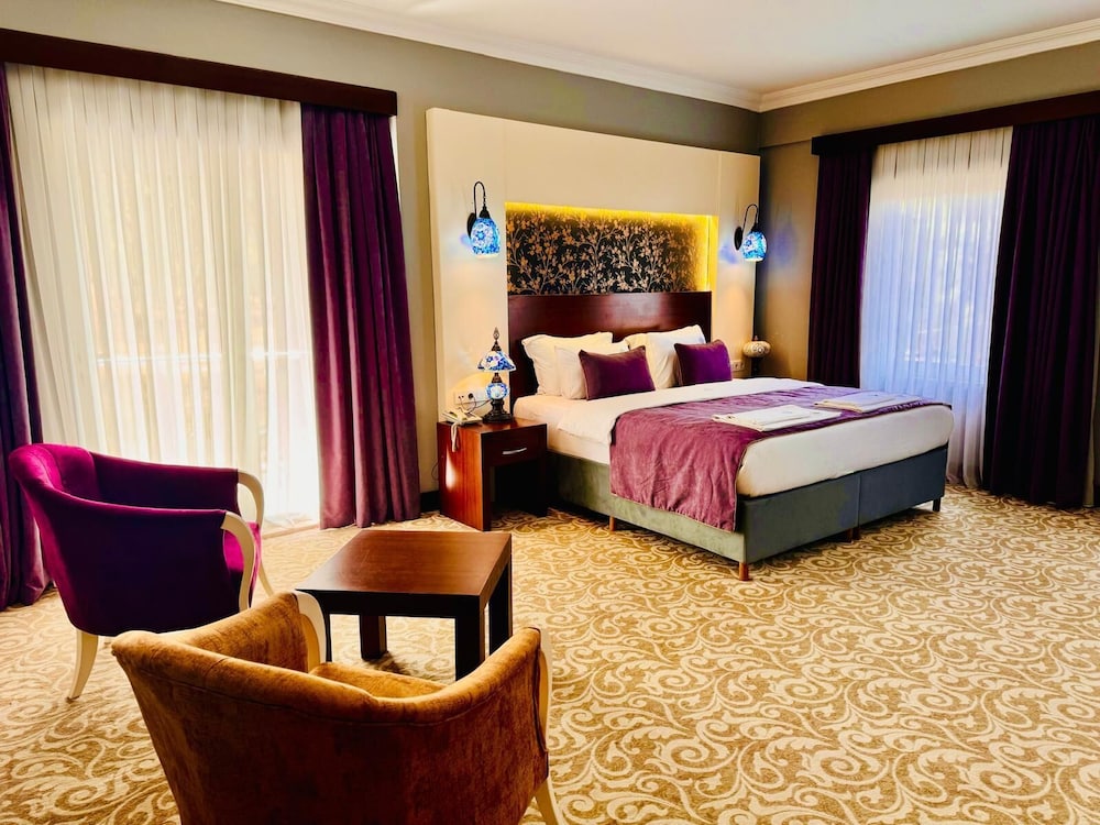 White Heaven Hotel 10/40
