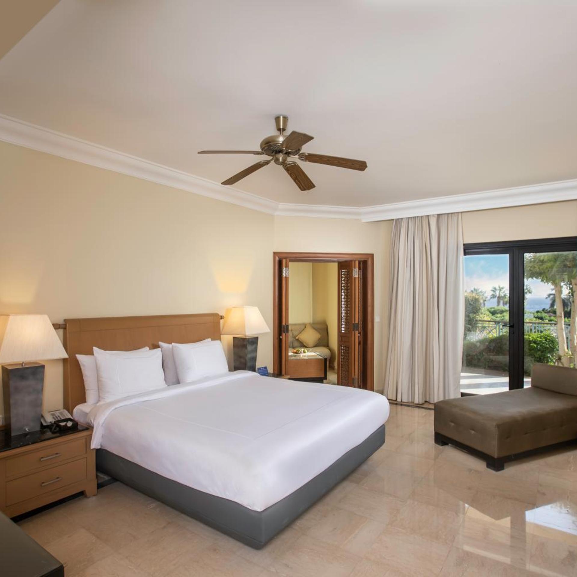 2 Bedrooms, Diplomat, Suite