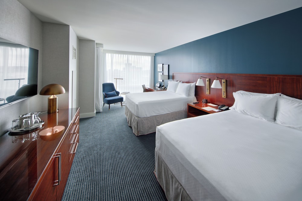 Premium, 2 Queen Beds, West Side