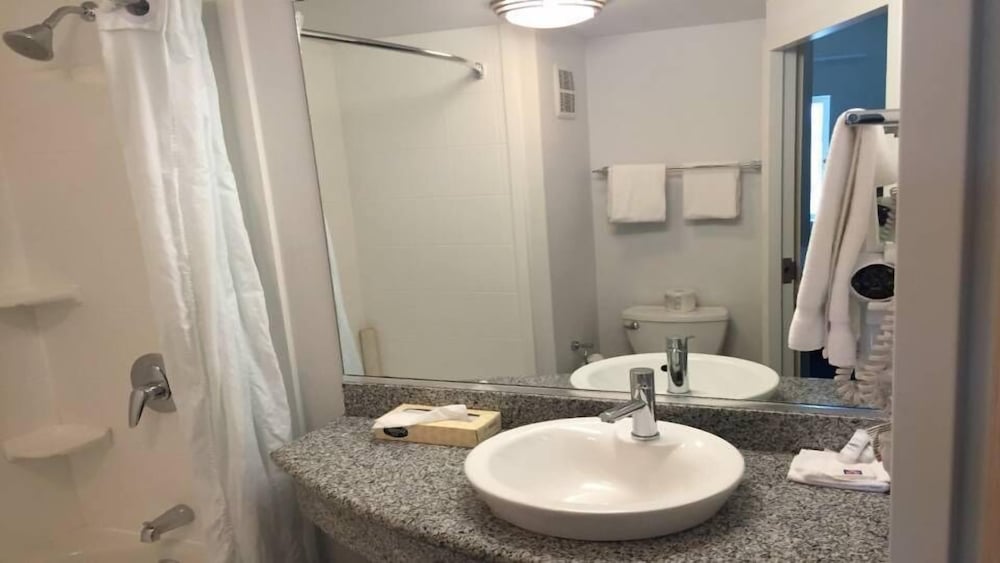 Super 8 by Wyndham Estevan 46/47