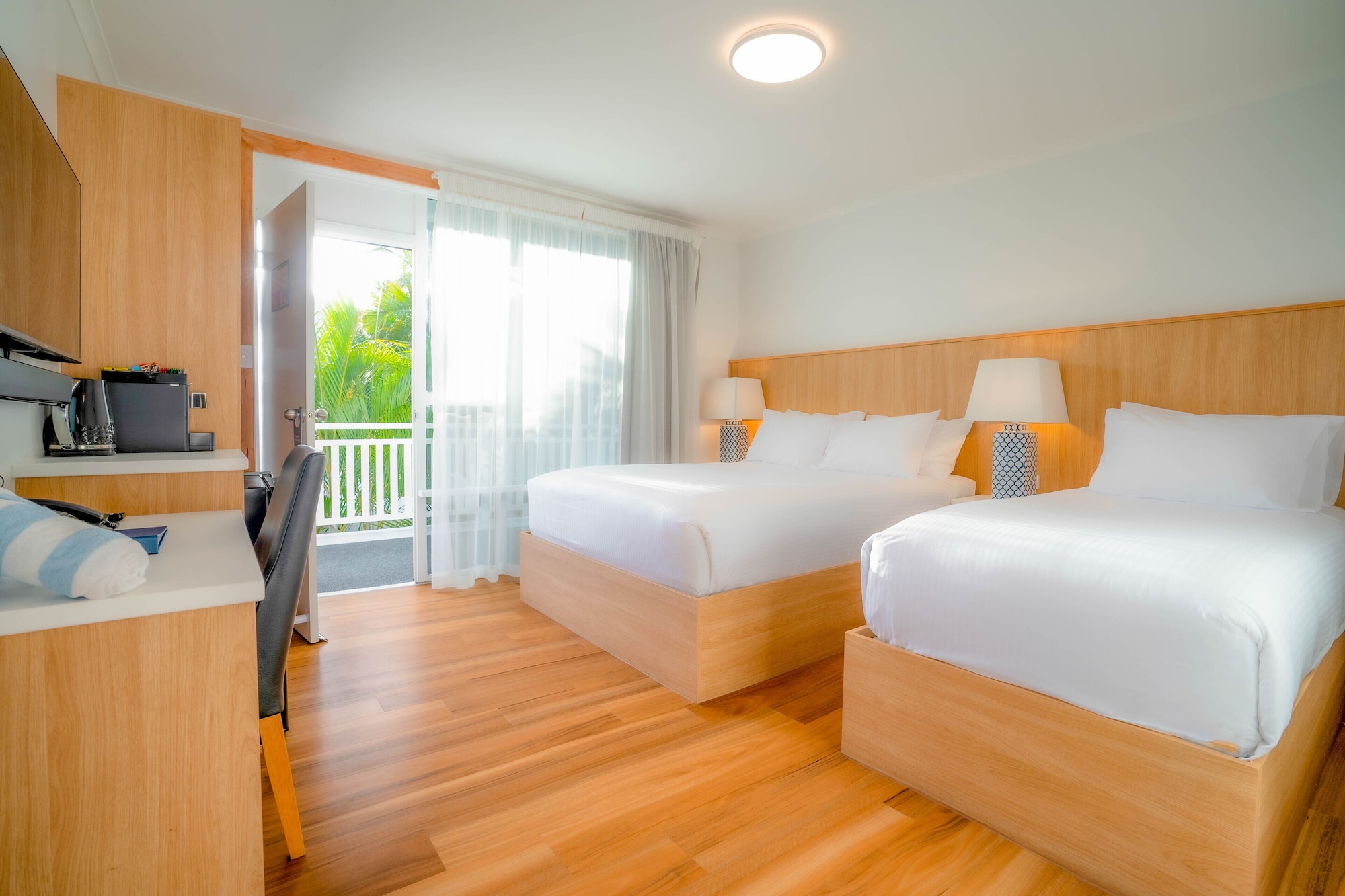 COURTYARD, TWIN BEDS, NO ELEVATOR, SEPARATE BUILDING