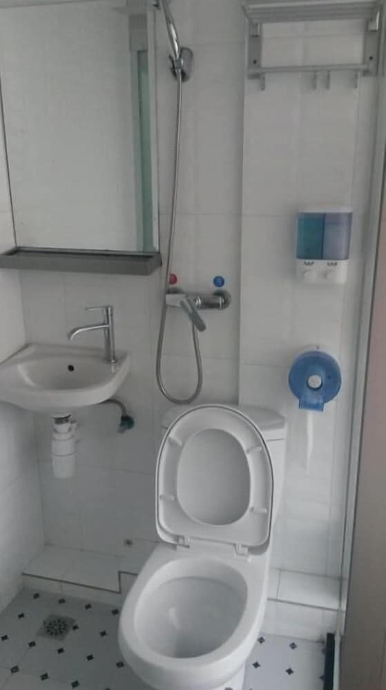 K & B Hostel 61/64