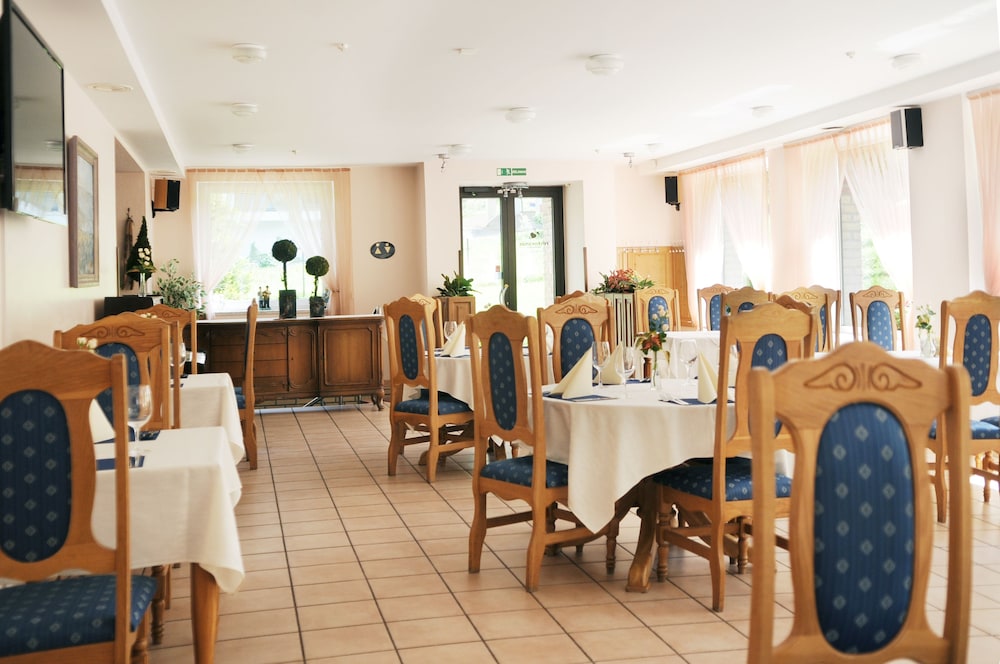 AMICUS HOTEL 34/42