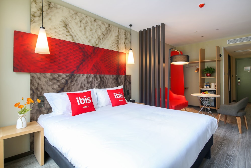 Ibis Luoyang Baolong Square Hotel 9/47