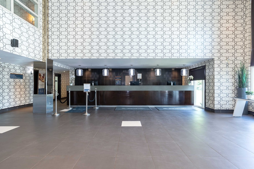 Sandman Hotel & Suites Calgary South 10/65