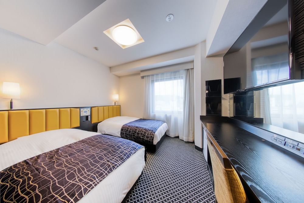 ROOM, TWIN BEDS