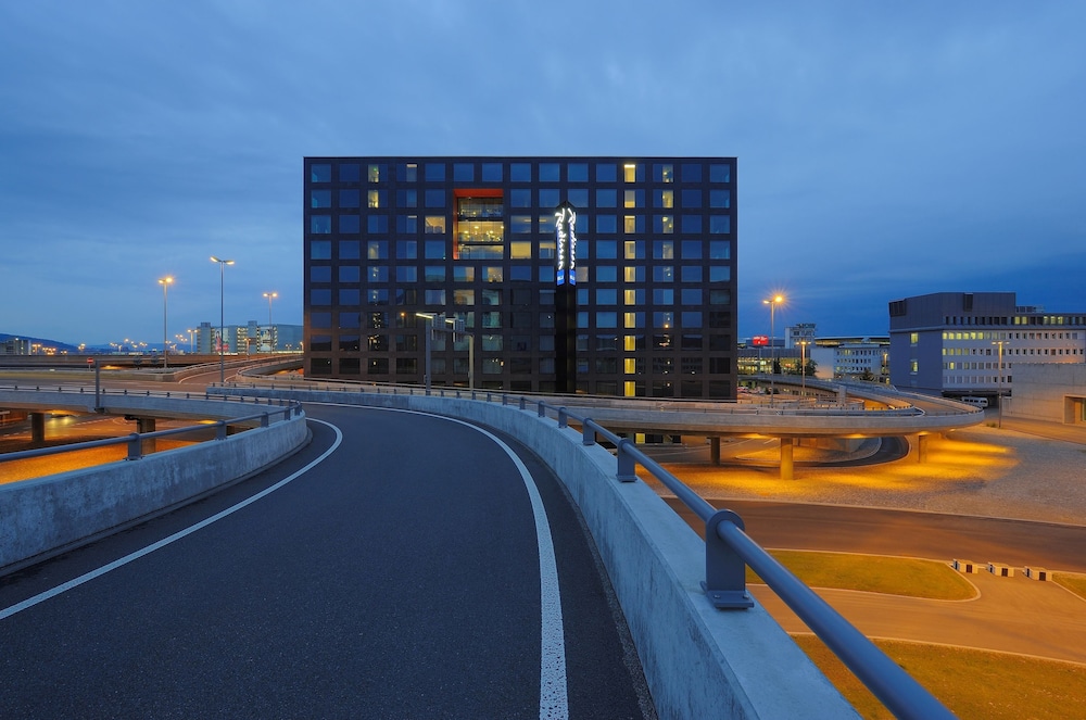 Radisson Blu Hotel Zurich Airport in KLOTEN