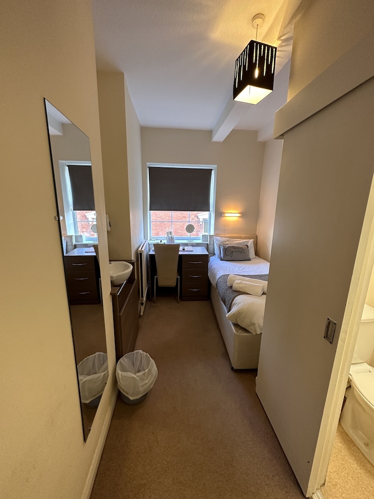 Pine Lodge Hotel & Restaurant Mansfield 24/48