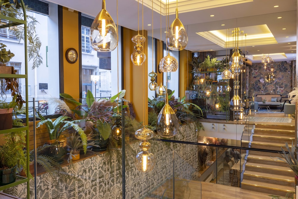 Hotel Jardin De Cluny 38/42