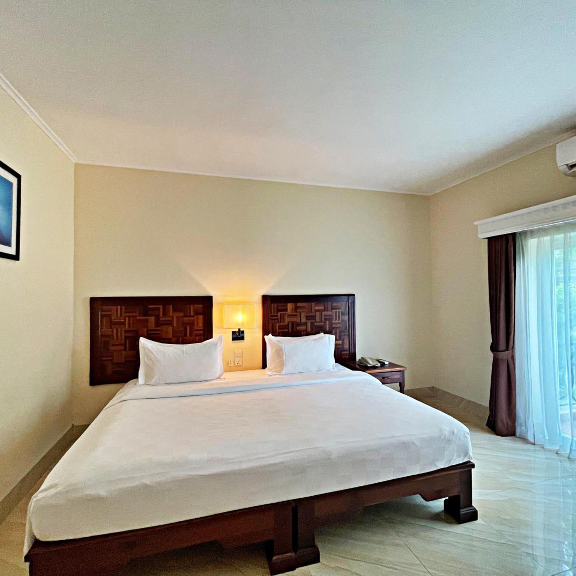 Room, King Bed, Pool View
