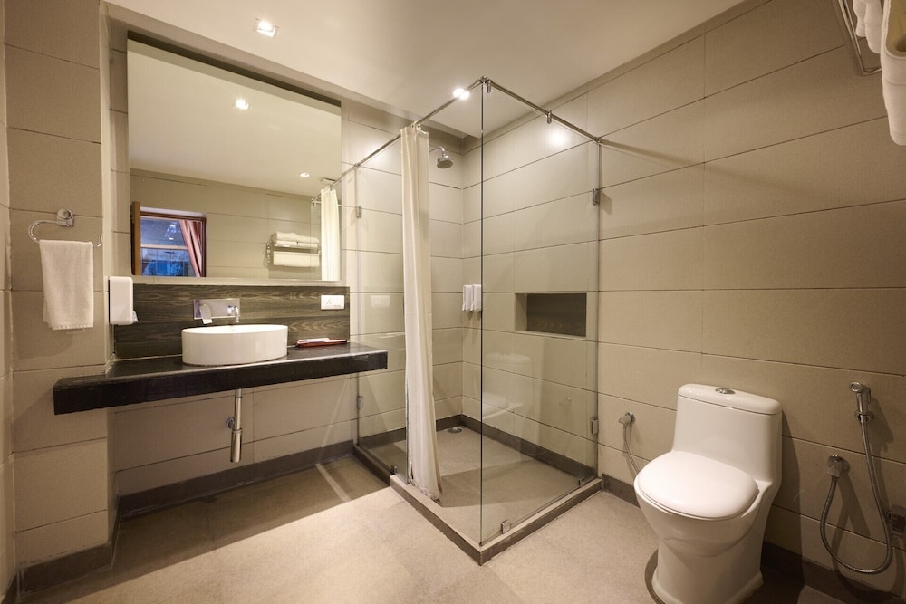 Canary, Superior, King Bed, Quality Inn River Country 4/4