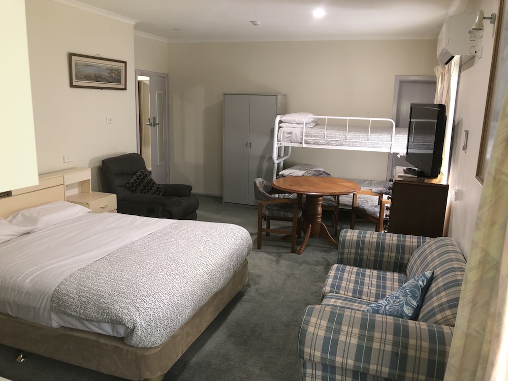 ECONOMY, TWIN BEDS