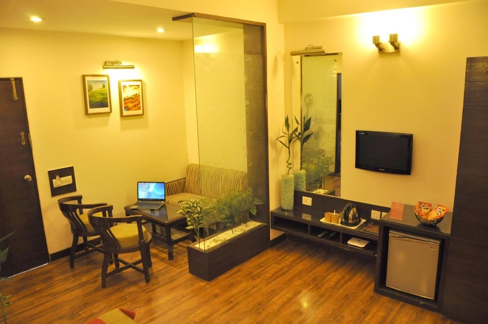 Crystal Inn Hotel 33/50