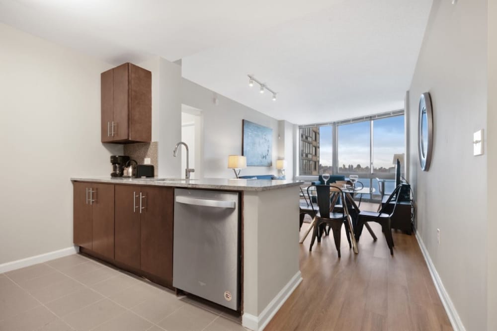 Global Luxury Suites Downtown Jersey City 57/71